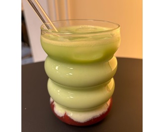 Jordgubbe Matcha Latte